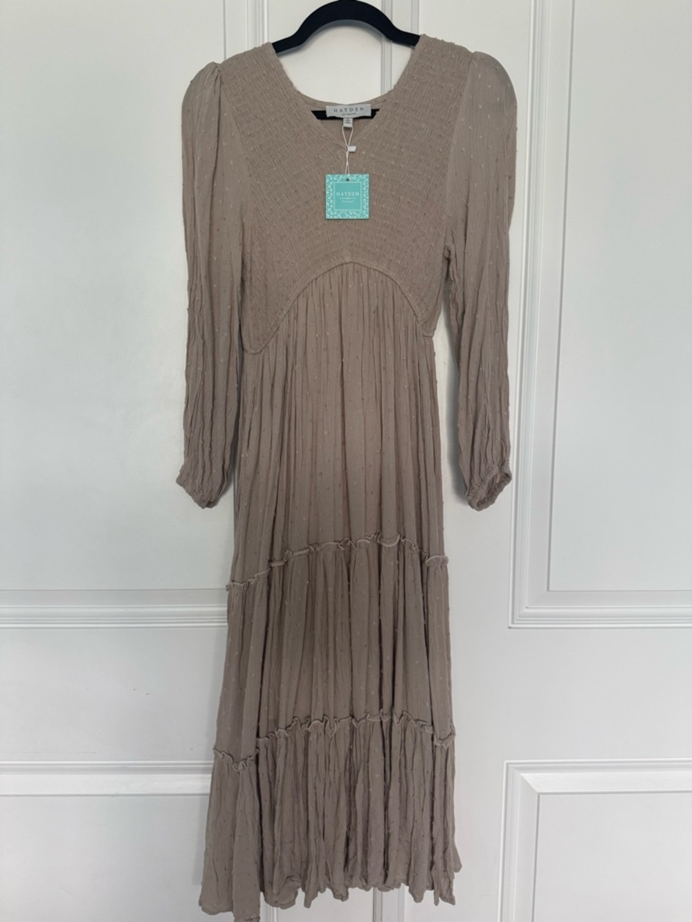 Hayden LA NWT Taupe Long-Sleeve Tiered Midi Dress Small